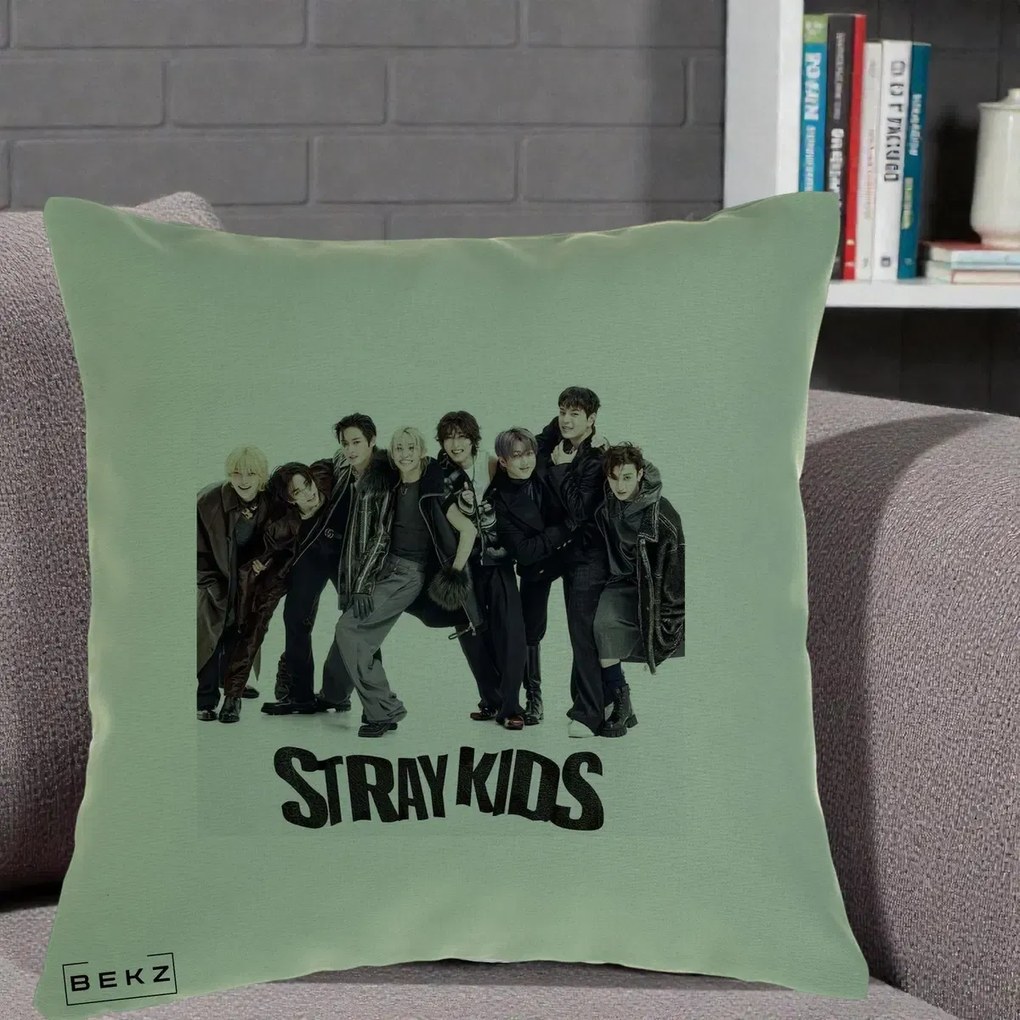 Perna Personalizata K-pop Stray Kids Outfit Negru, 40x40 cm, Verde, Husa Detasabila, Perna Inclusa, BEKZ®