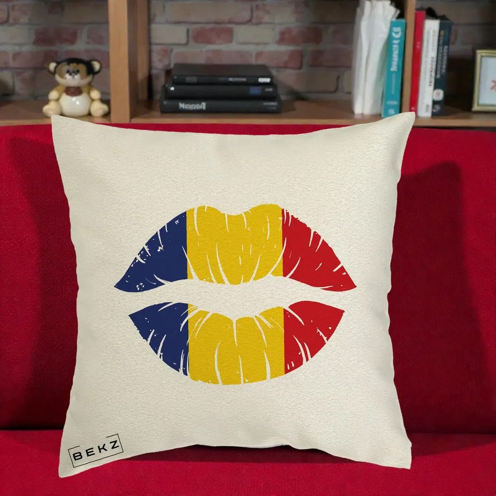 Perna Personalizata Buze Tricolor Romania, 40x40 cm, Ecru, Husa Detasabila, Perna Inclusa, BEKZ®