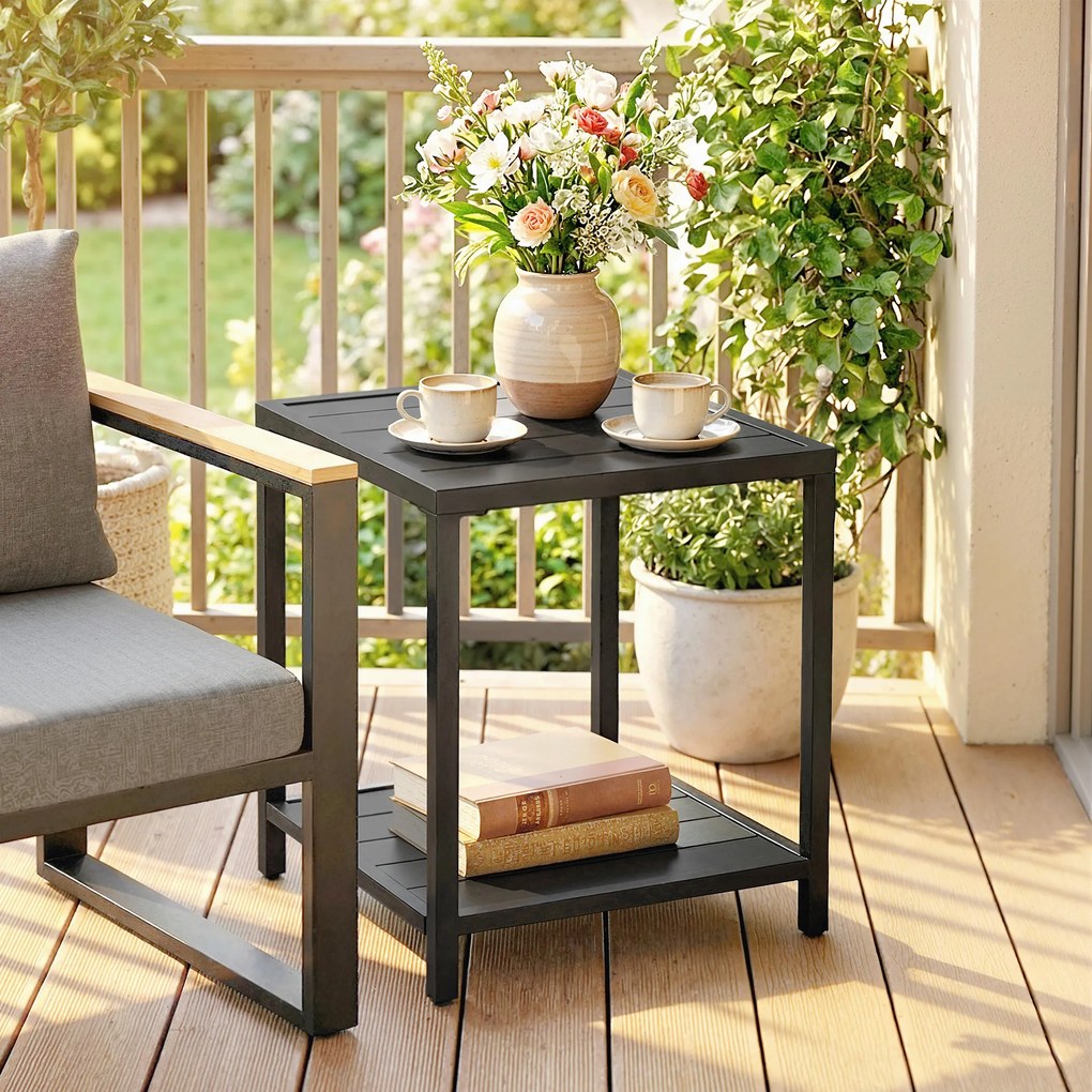 Outsunny Măsuță laterală 45 x 45 cm, rezistentă la intemperii, masă de grădină cu design cu lamele, raft, picioare reglabile, suport 30 kg | Aosom Romania