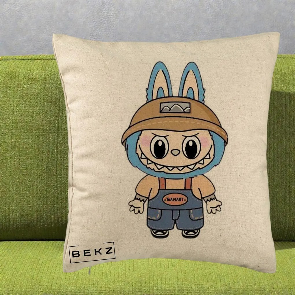 Perna Personalizata Labubu Toanart Blugi, 40x40 cm, Bej, Husa Detasabila, Perna Inclusa, BEKZ®
