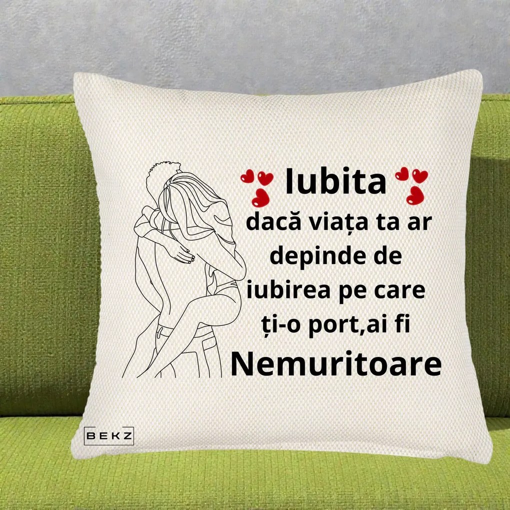 Cadou pentru Iubita - Perna Personalizata Iubita Nemuritoare cu Cuplu Line-Art si Inimi Rosii, 40x40 cm, Crem Reliefat, Husa Detasabila, Perna Inclusa, BEKZ®