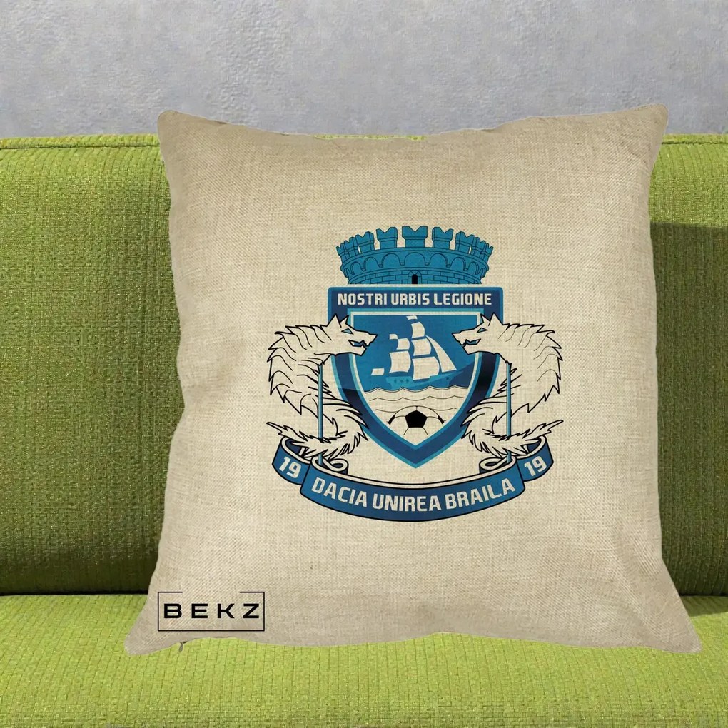Perna Personalizata Dacia Unirea Braila 1919 Fotbal, 40x40 cm, Crem, Husa Detasabila, Perna Inclusa, BEKZ®