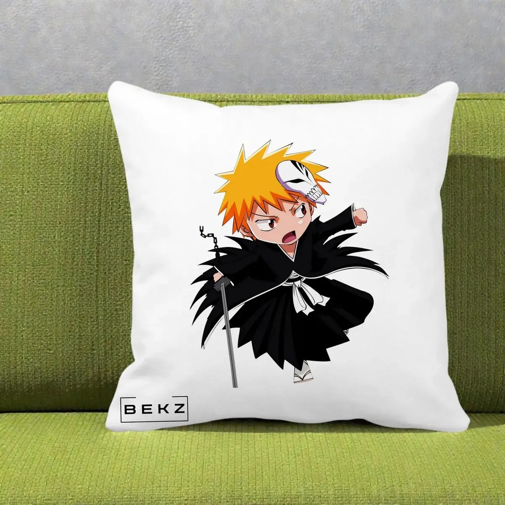 Perna Personalizata Bleach Ichigo Chibi cu Masca, 40x40 cm, Alba Mata, Husa Detasabila, Perna Inclusa, BEKZ®