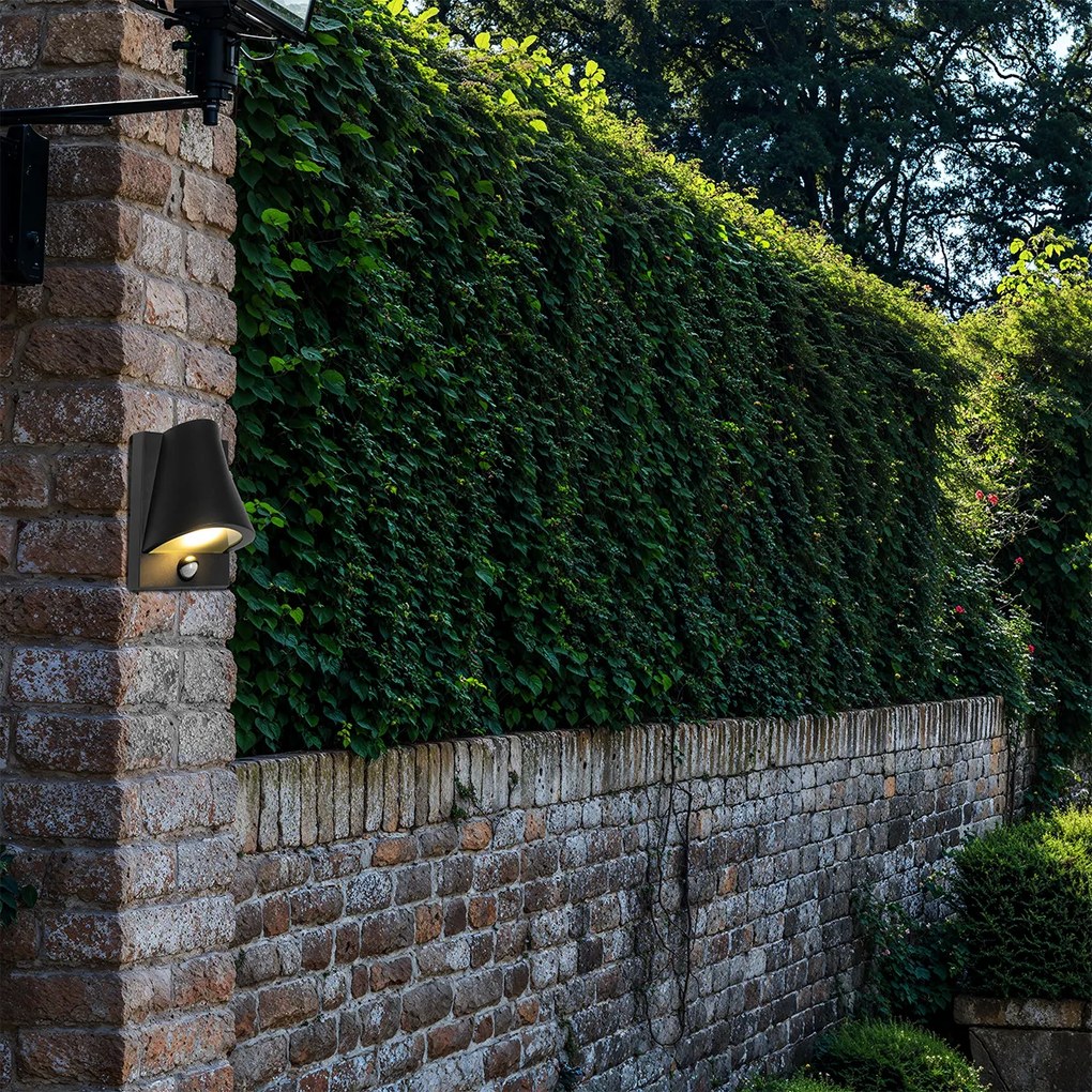 Aplică de perete exterioară neagră IP44 cu senzor de mișcare - Femke