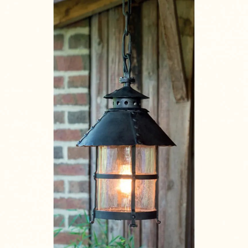 Pendul iluminat exterior design medieval cu abajur rotund si acoperis nituit, din fier forjat, AL 6105