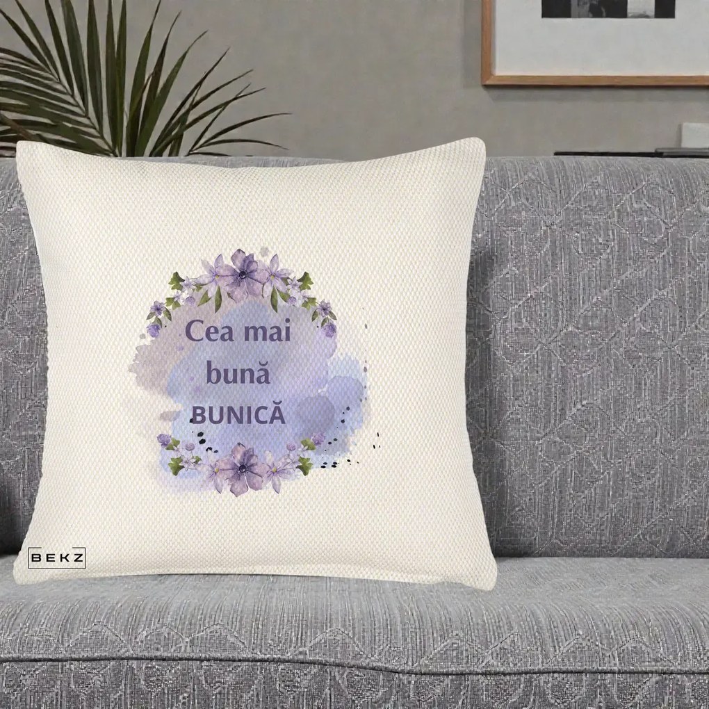 Cadou pentru Bunica - Perna Personalizata Cea Mai Buna Bunica Flori Mov Acuarela Negru, 40x40 cm, Crem Reliefat, Husa Detasabila, Perna Inclusa, BEKZ®