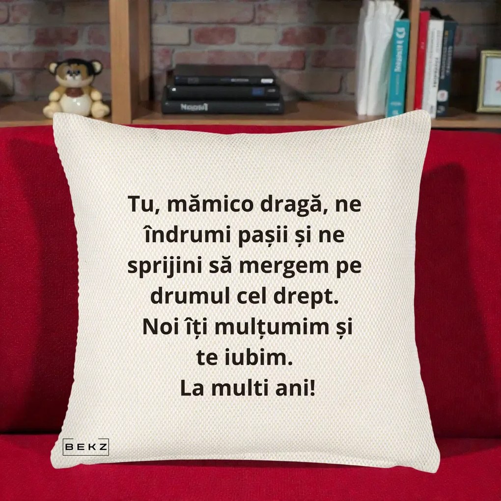 Cadou pentru Mama - Perna Personalizata Mamico Draga Te Iubim La Multi Ani cu Text Negru, 40x40 cm, Crem Reliefat, Husa Detasabila, Perna Inclusa, BEKZ®