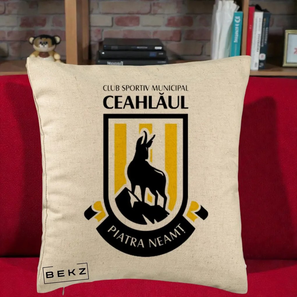 Perna Personalizata CSM Ceahlaul Piatra Neamt Fotbal, 40x40 cm, Bej, Husa Detasabila, Perna Inclusa, BEKZ®
