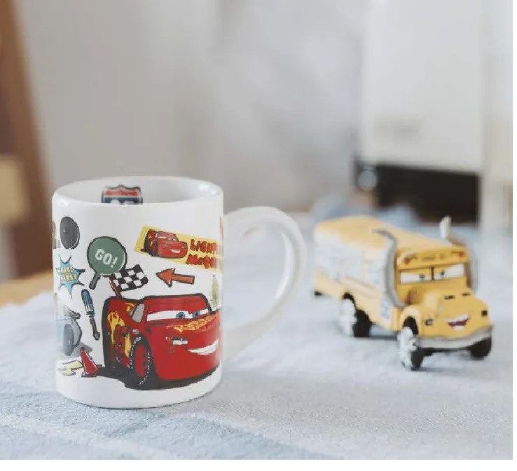 Disney Mașini Stickers cană de porțelan 235 ml (8 oz) în cutie cadou