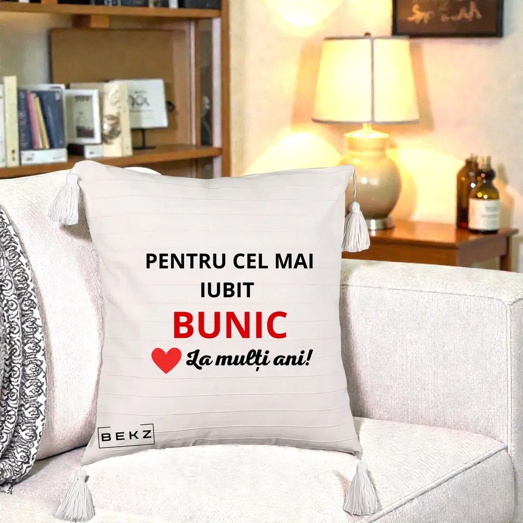 Cadou pentru Bunic - Perna Personalizata Pentru Cel Mai Iubit Bunic La Multi Ani Rosu, 40x40 cm, Bej cu Franjuri, Husa Detasabila, Perna Inclusa, BEKZ®