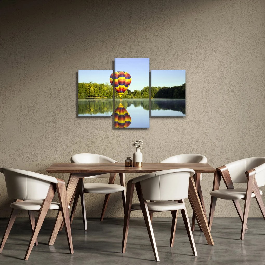 Tablou cu balon cu aer cald pe un lac (90x60 cm)