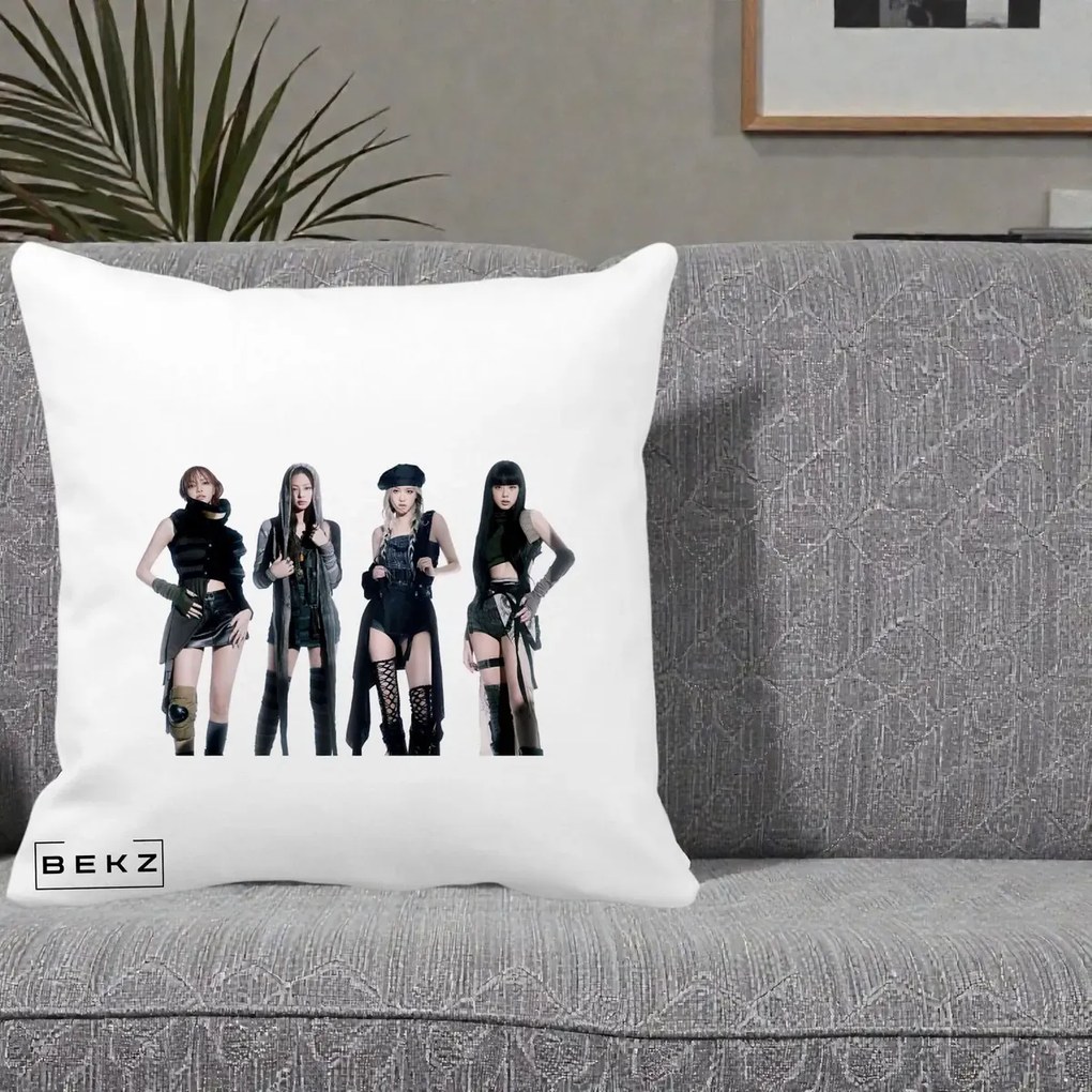 Perna Personalizata K-pop BLACKPINK Tinute Negre Elegante Grup, 40x40 cm, Alba Mata, Husa Detasabila, Perna Inclusa, BEKZ®