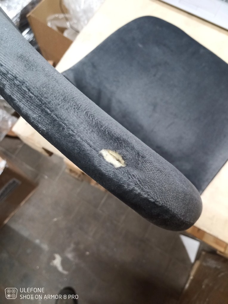 OFERTA Scaun din catifea gri inchis COMO cu picioare negre, calitatea a II-a