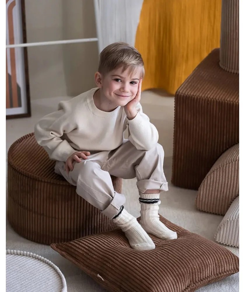 Pernă decorativă pentru copii maro cu tapițerie din catifea reiată Block – Wigiwama