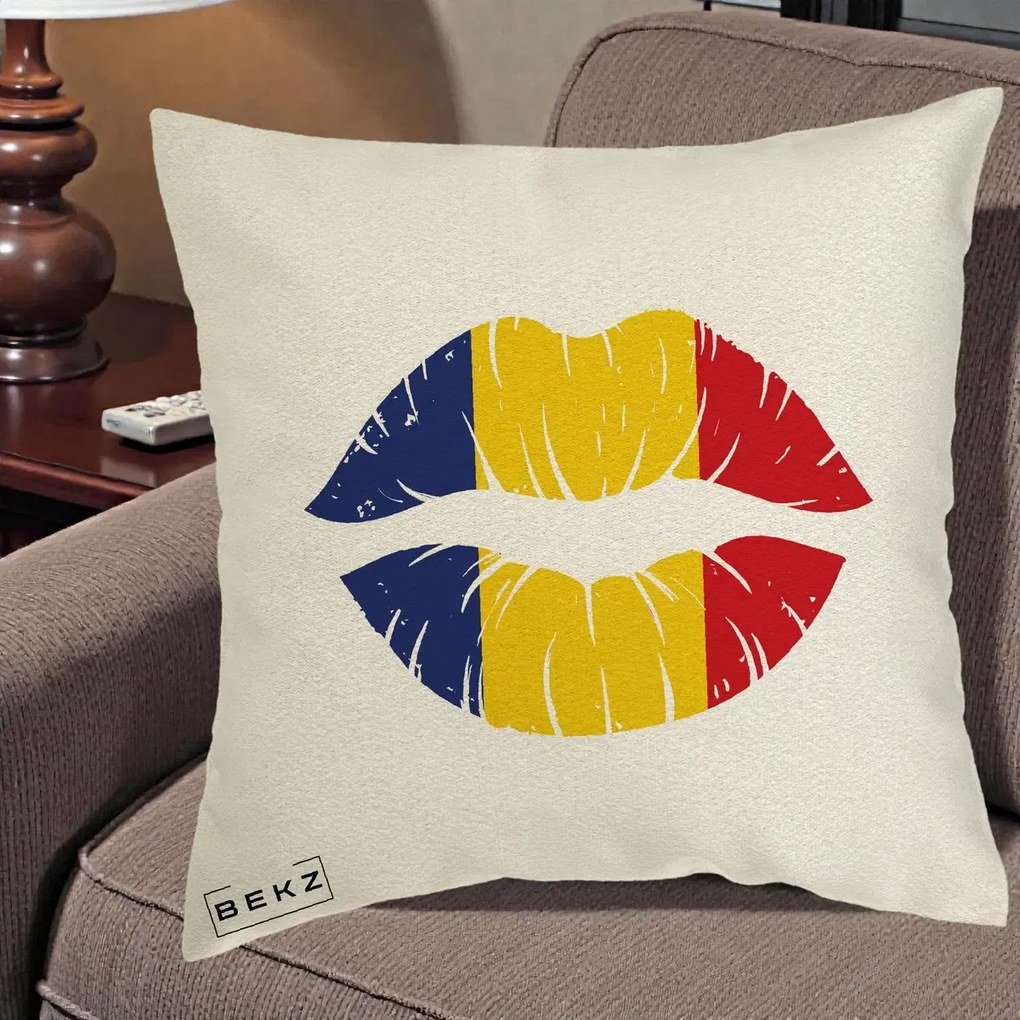 Perna Personalizata Buze Tricolor Romania, 40x40 cm, Ecru, Husa Detasabila, Perna Inclusa, BEKZ®