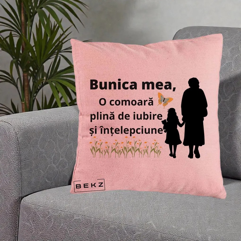 Cadou pentru Bunica - Perna Personalizata Bunica Mea Comoara Iubire Intelepciune Varianta Extinsa, 40x40 cm, Roz, Husa Detasabila, Perna Inclusa, BEKZ®