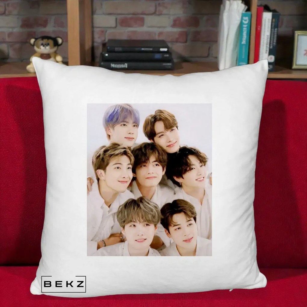 Perna Personalizata K-pop BTS Foto Grup Fete Albe, 40x40 cm, Alb Pufos, Husa Detasabila, Perna Inclusa, BEKZ®
