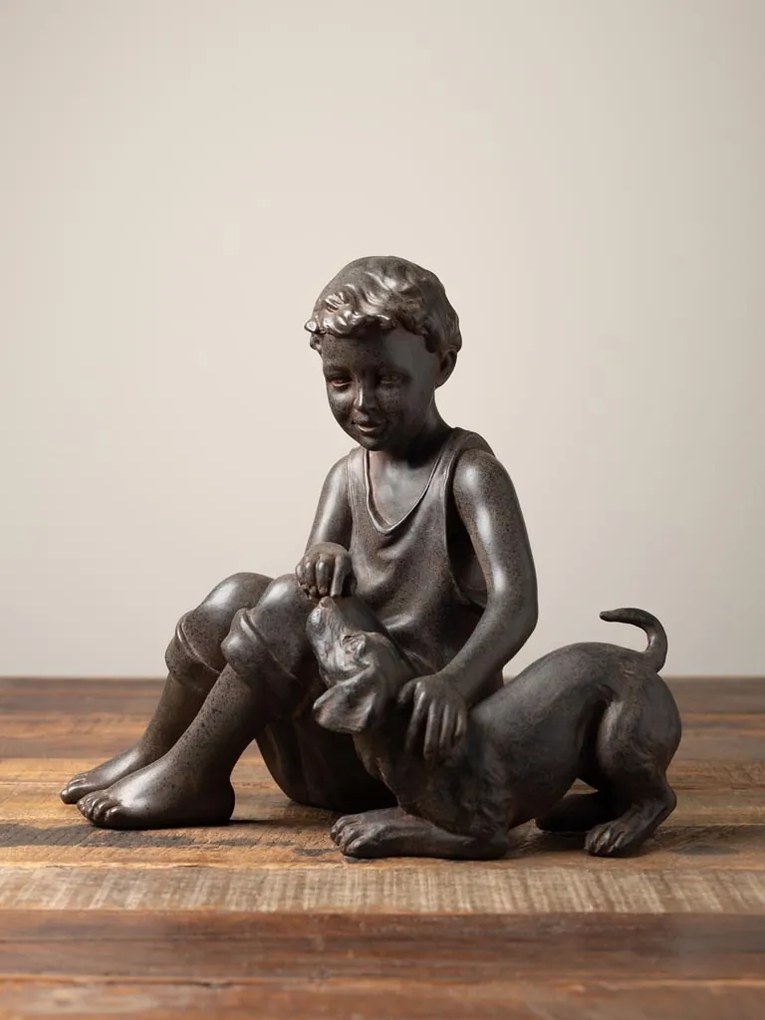 Decoratiune din rasina, copil si caine, Seated
