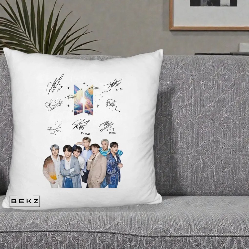 Perna Personalizata K-pop BTS Autografe Toti Membrii Fotografie, 40x40 cm, Alb Pufos, Husa Detasabila, Perna Inclusa, BEKZ®