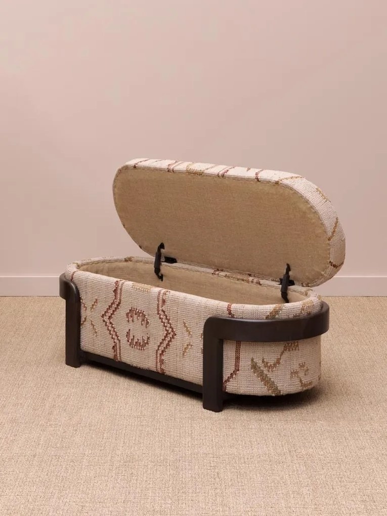 Banchetă tip cufăr din kilim de lână natur și bordo și lemn de acacia maro închis, cu spațiu de depozitare, finisaj mat, 47,5 x 132 cm, „Sienna”
