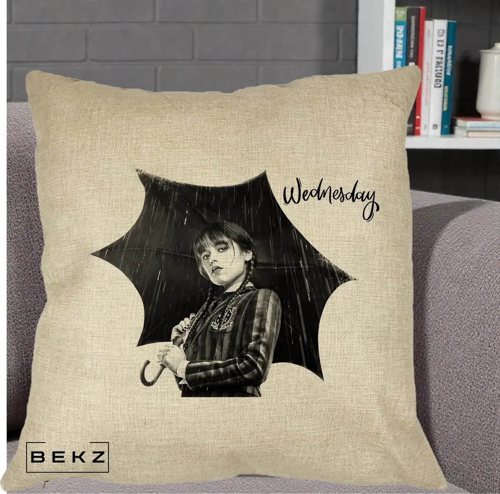 Perna Personalizata Wednesday Addams cu Umbrela Foto, 40x40 cm, Crem, Husa Detasabila, Perna Inclusa, BEKZ®