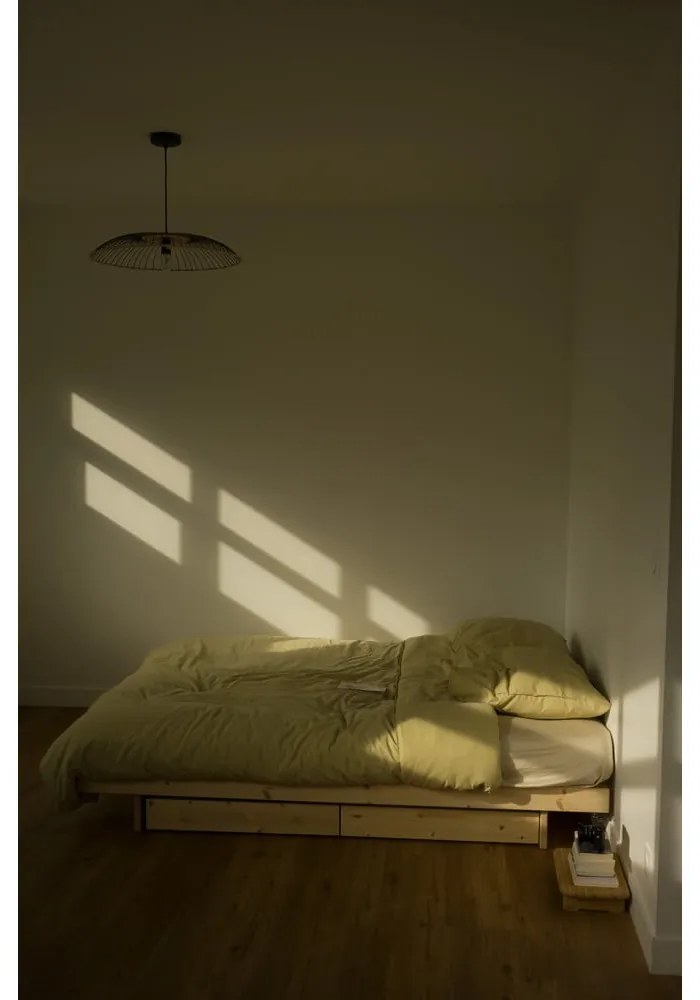 Pat în culoare naturală din lemn masiv de pin cu spațiu de depozitare și somieră 90x200 cm Kanso – Karup Design