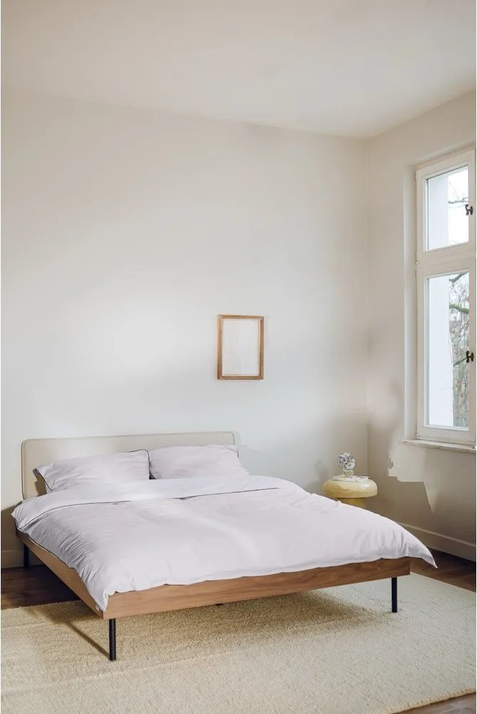 Pat matrimonial în culoare naturală închisă tapițat/din placă aglomerată de lemn cu aspect de lemn de nuc cu somieră 180x200 cm Streiko – noo.ma