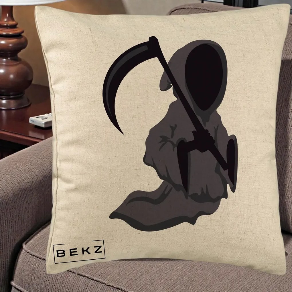 Perna Decorativa Moartea cu Coasa Grim Reaper Halloween, 40x40 cm, Bej, Husa Detasabila, Perna Inclusa, BEKZ®