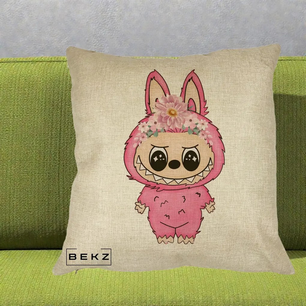 Perna Personalizata Labubu Roz cu Coroana Florala, 40x40 cm, Crem, Husa Detasabila, Perna Inclusa, BEKZ®