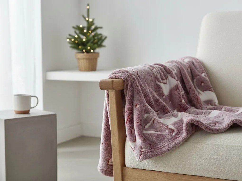 Patura din microplus luminosa STAR DEER, rosie Dimensiune: 150 x 200 cm