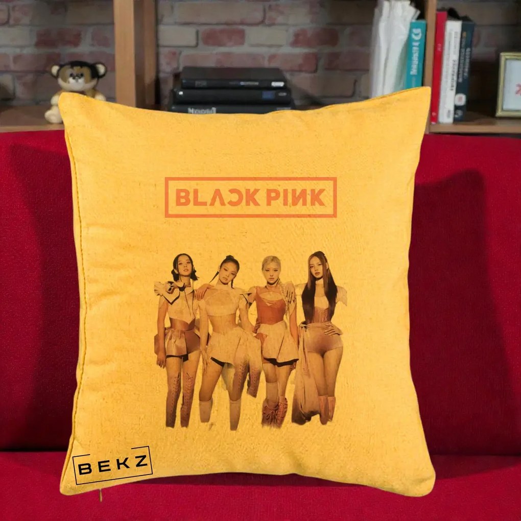 Perna Personalizata K-pop BLACKPINK Fotografie Grup Tinute Roz, 40x40 cm, Galben, Husa Detasabila, Perna Inclusa, BEKZ®
