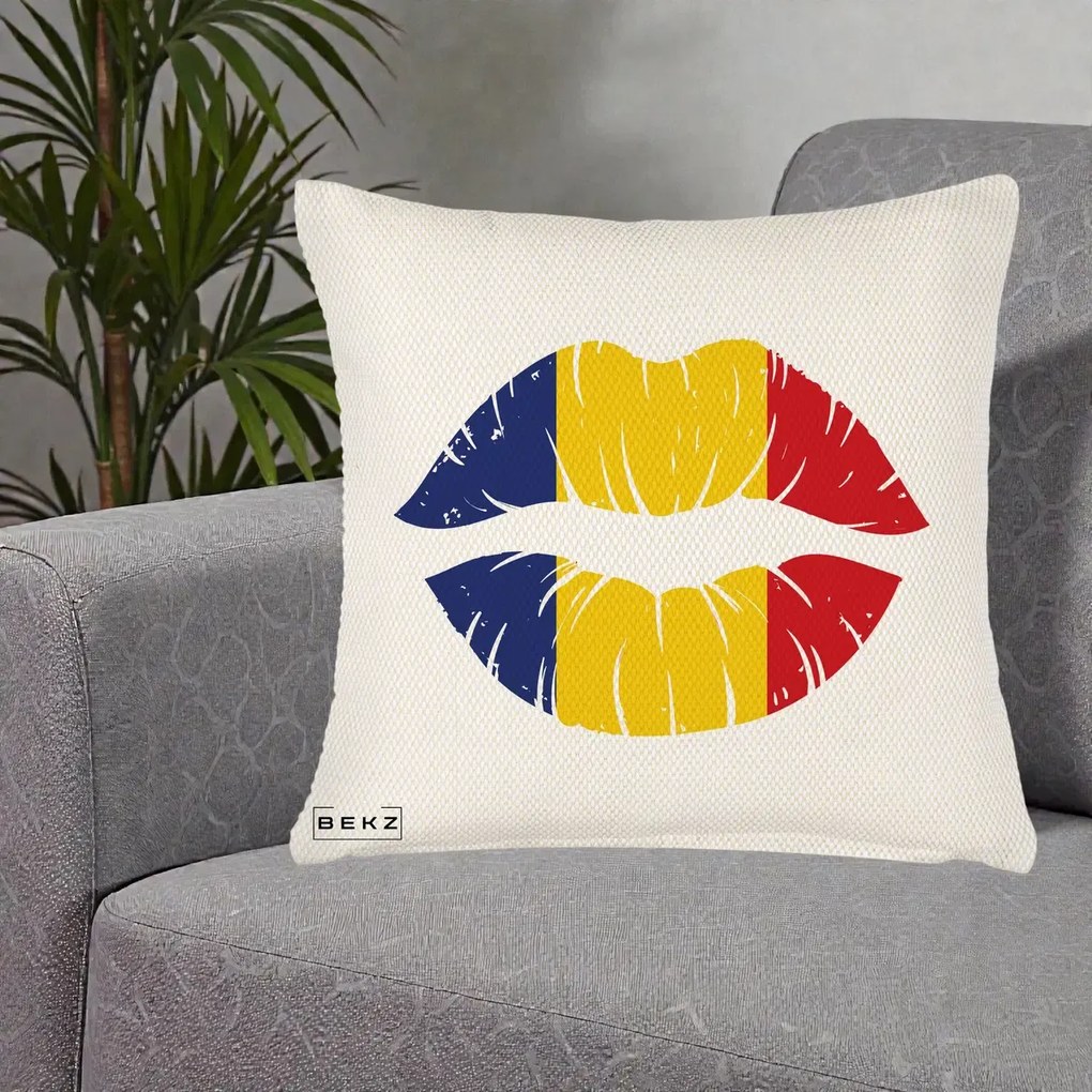 Perna Personalizata Buze Tricolor Romania, 40x40 cm, Crem Reliefat, Husa Detasabila, Perna Inclusa, BEKZ®