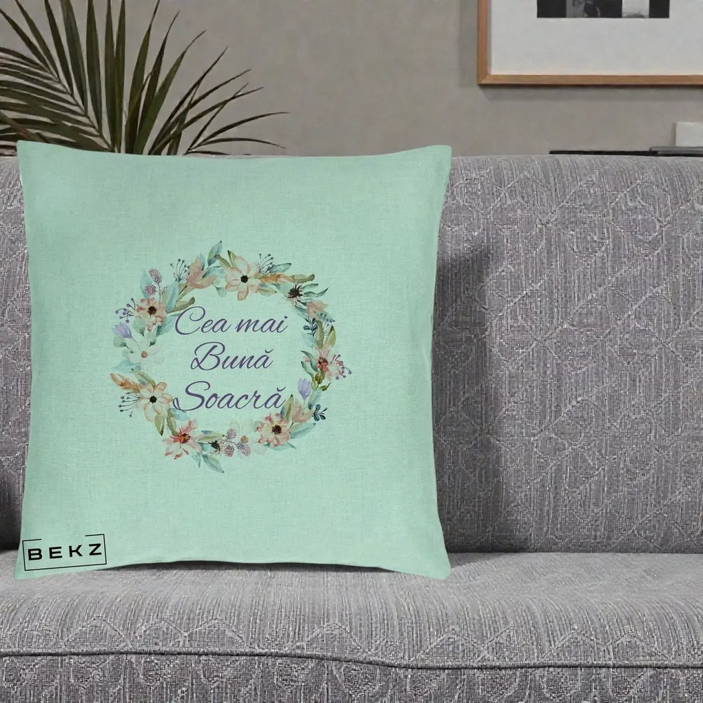 Cadou pentru Soacra - Perna Personalizata Cea mai Buna Soacra cu Coronita Flori Boho Pastel, 40x40 cm, Verde Menta, Husa Detasabila, Perna Inclusa, BEKZ®