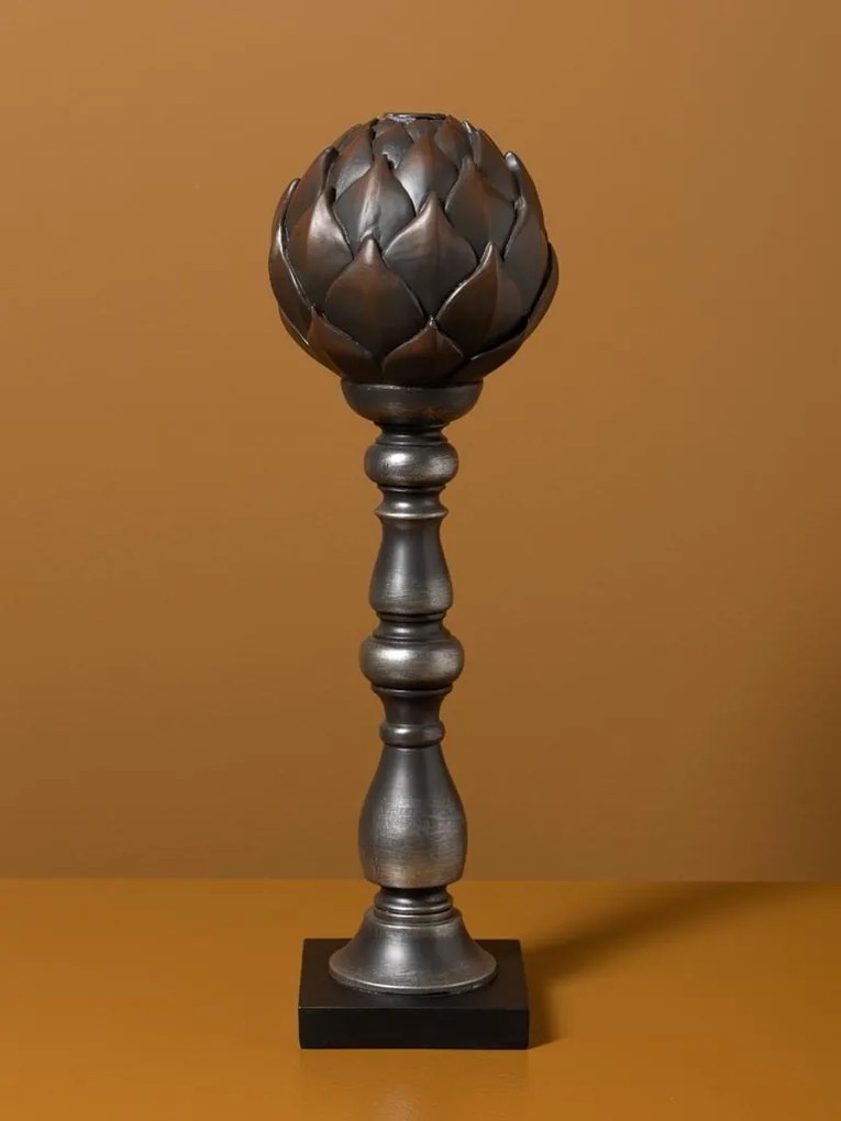 Sfeșnic din rășină cu glob decorativ în formă de anghinare sculptată, auriu-argintiu, finisaj patinat negru, 42,5×13 cm, „Artichoke"