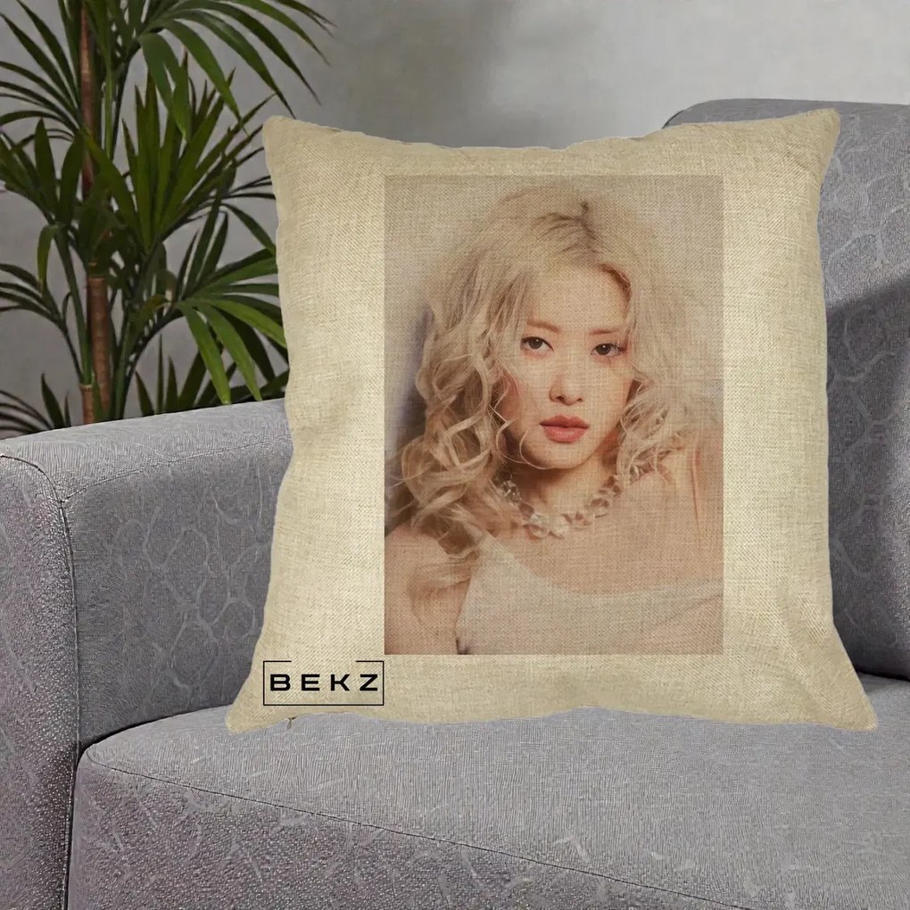 Perna Personalizata K-pop BLACKPINK Rose, 40x40 cm, Crem, Husa Detasabila, Perna Inclusa, BEKZ®