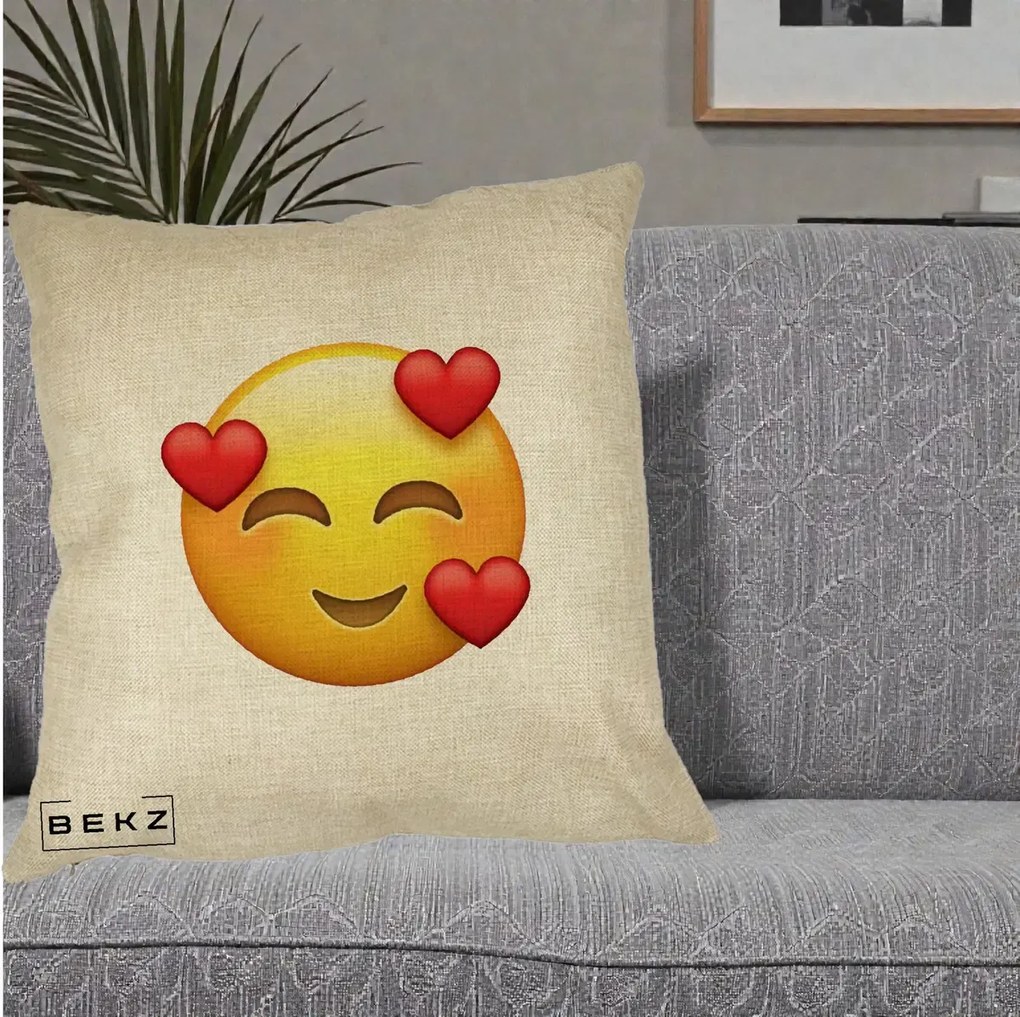 Perna Decorativa Emoji cu 3 Inimi, 40x40 cm, Crem, Husa Detasabila, Perna Inclusa, BEKZ®