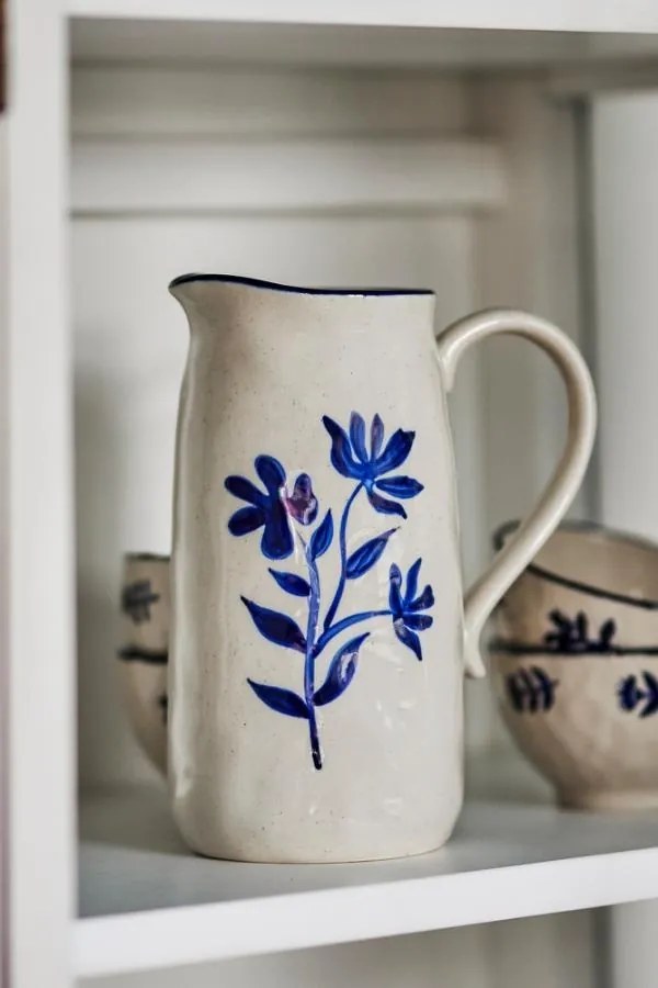 Carafa din ceramică artizanală natur cu motive florale albastre pictate manual, 11×20,5 cm, "Eimy"