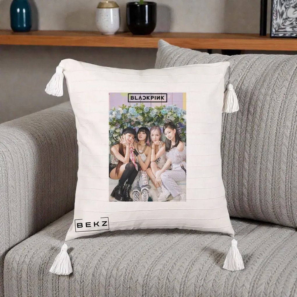 Perna Personalizata K-pop BLACKPINK Foto Grup, 40x40 cm, Bej cu Franjuri, Husa Detasabila, Perna Inclusa, BEKZ®