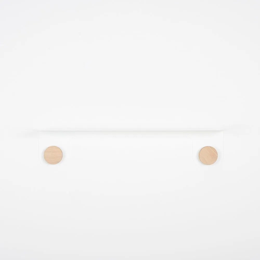 Raft de perete din oțel și detalii din lemn de stejar, cu 2 cârlige Gazzda Hook, lungime 60 cm, alb