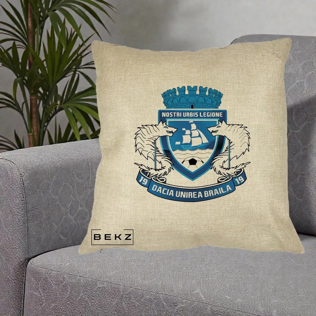 Perna Personalizata Dacia Unirea Braila 1919 Fotbal, 40x40 cm, Crem, Husa Detasabila, Perna Inclusa, BEKZ®
