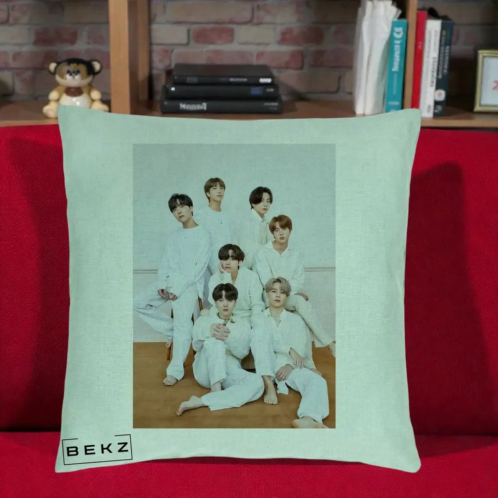 Perna Personalizata K-pop BTS Foto Grup All-White Elegant, 40x40 cm, Verde Menta, Husa Detasabila, Perna Inclusa, BEKZ®