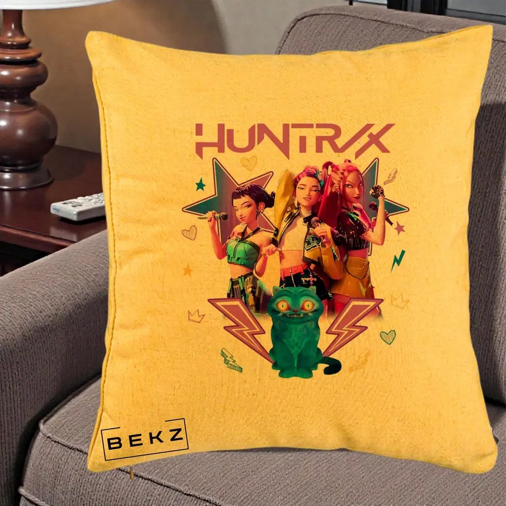 Perna Personalizata K-pop HUNTRX Trio 3D cu Pisica Fulgere, 40x40 cm, Galben, Husa Detasabila, Perna Inclusa, BEKZ®