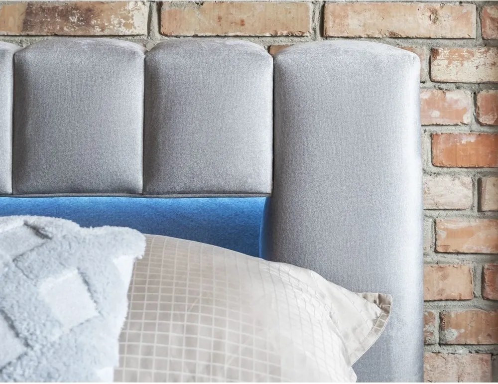 Pat matrimonial gri deschis tapițat cu spațiu de depozitare cu somieră 160x200 cm Lamica – ELTAP