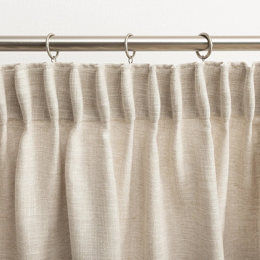 Perdea cu bandă de pliuri