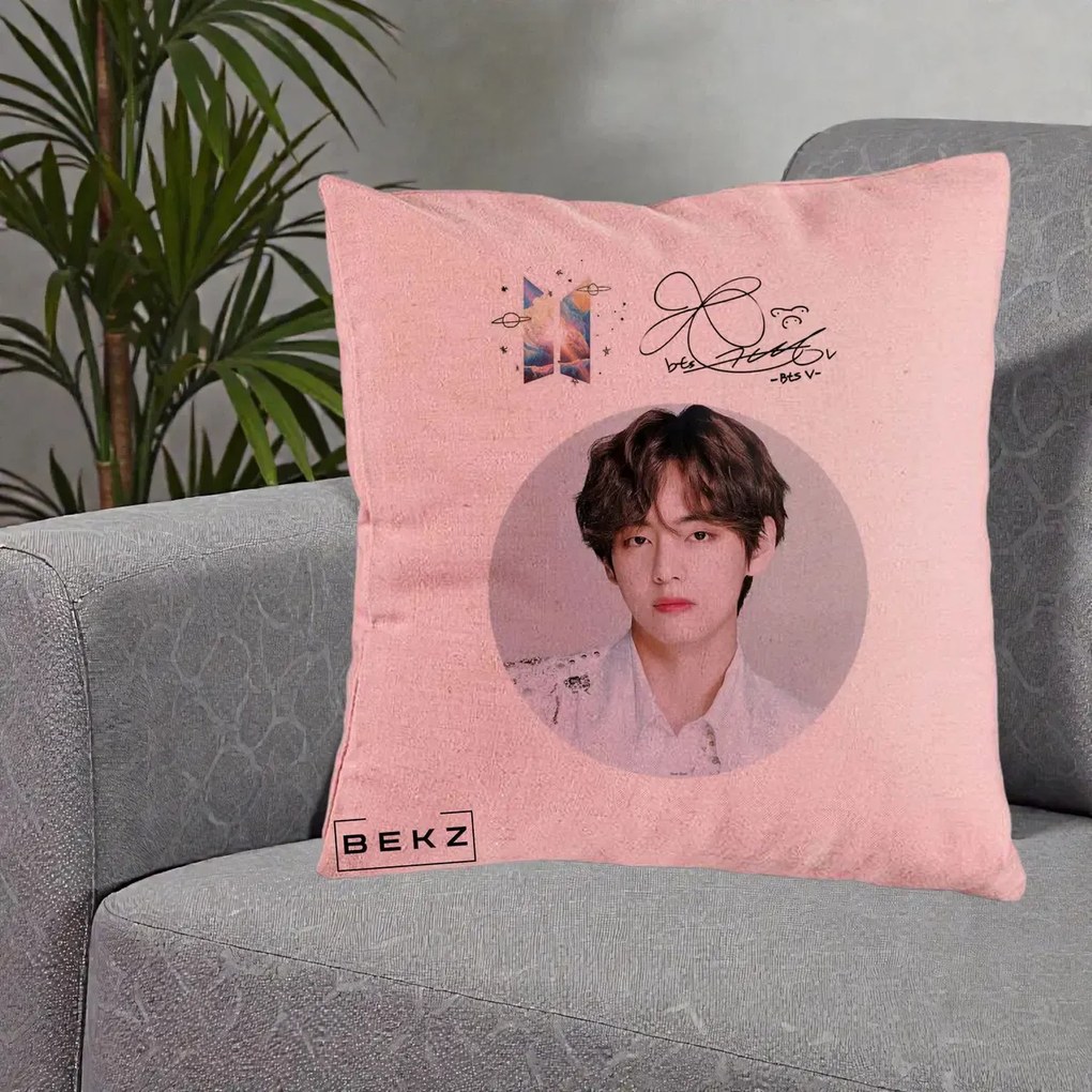 Perna Personalizata K-pop BTS V Taehyung Portret Cerc Autograf, 40x40 cm, Roz, Husa Detasabila, Perna Inclusa, BEKZ®
