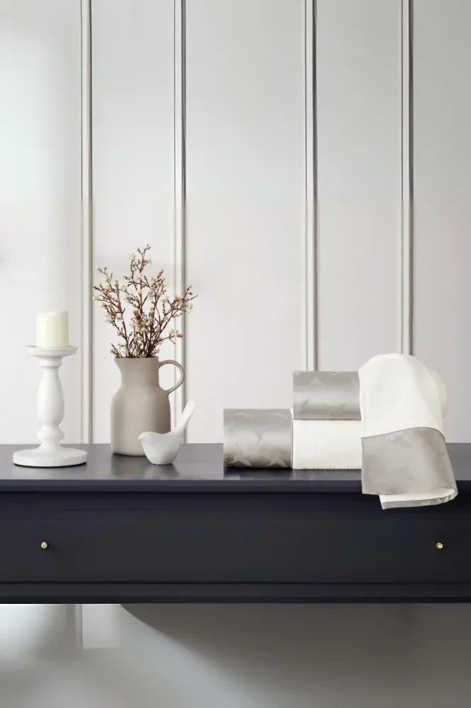 Set cadou de prosoape și prosop de corp COLIBRI, 3 buc Alb – Broderie bej Set (prosop mic 30x50cm, prosop 50x100cm, prosop de corp 75x150cm)