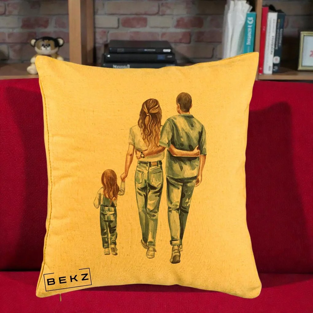Cadou pentru Familie - Perna Personalizata Familie Acuarela Jeans, 40x40 cm, Galben, Husa Detasabila, Perna Inclusa, BEKZ®