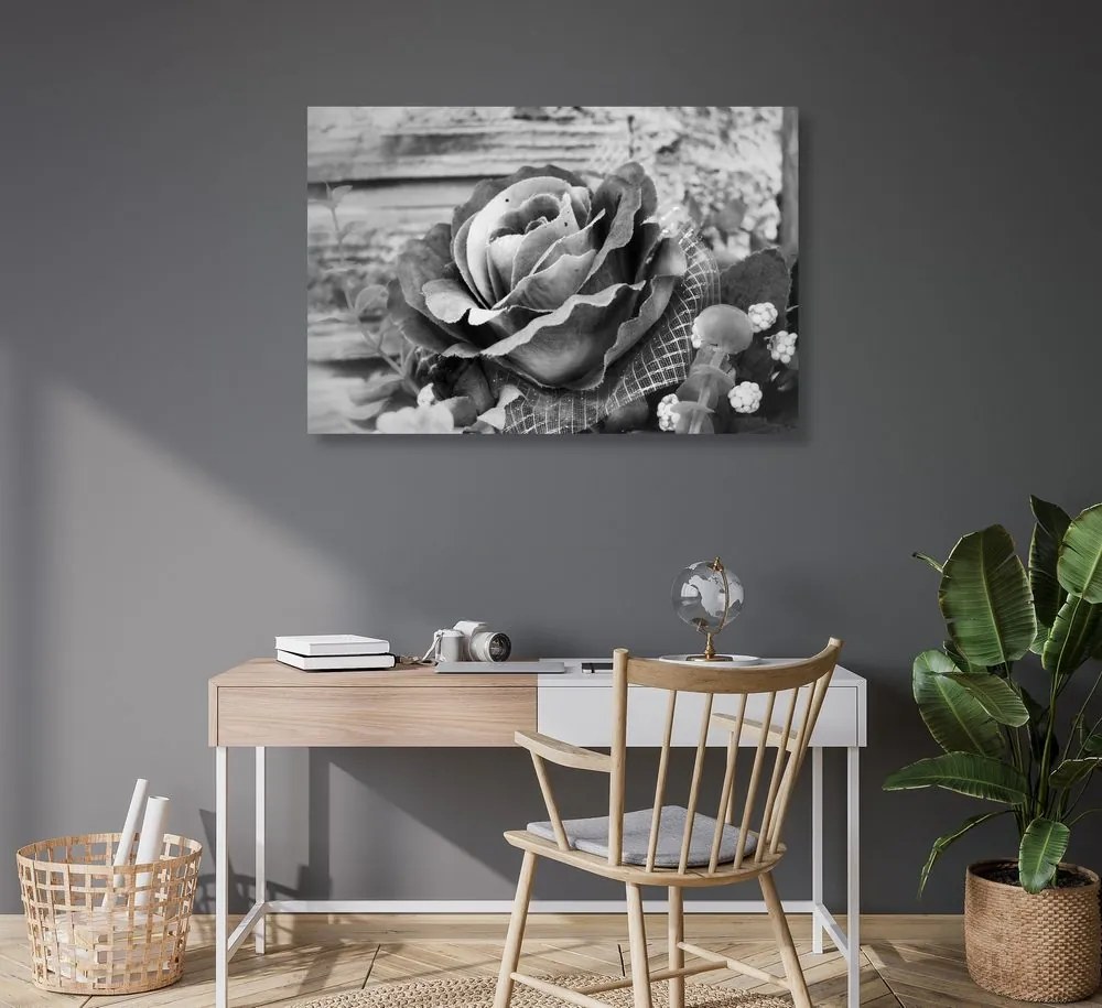 Tablou trandafir vintage în design alb-negru