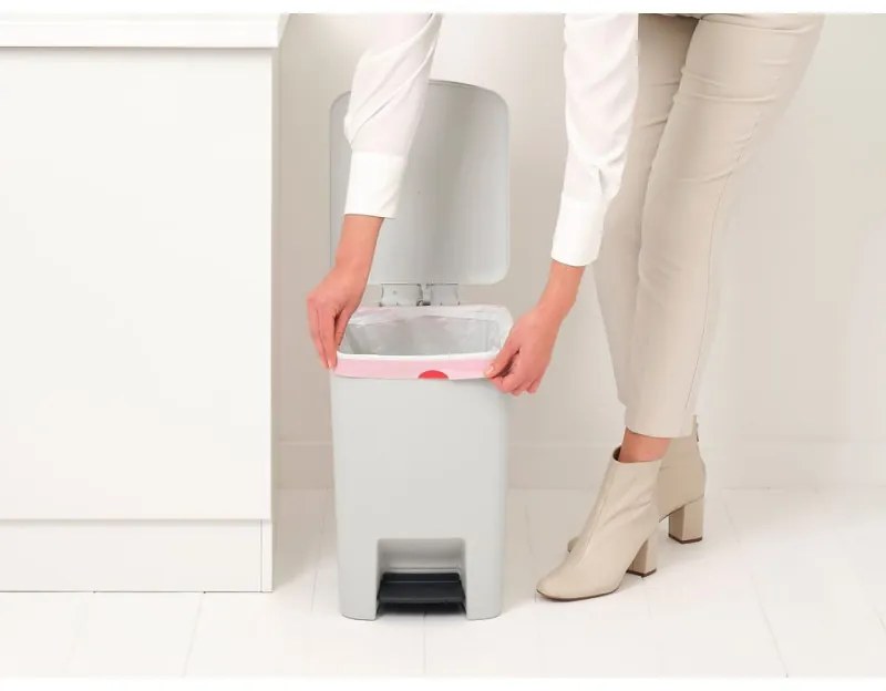 Coș cu pedală Brabantia StepUp 1008483, 25 L, Materiale ecologice, Deschidere mare, Gri deschis