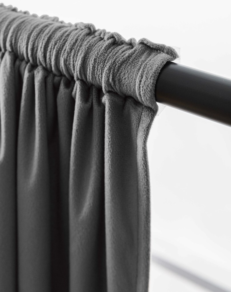 Draperie opaca gri VELVET 140x250 cm Agatat: Inele metalice